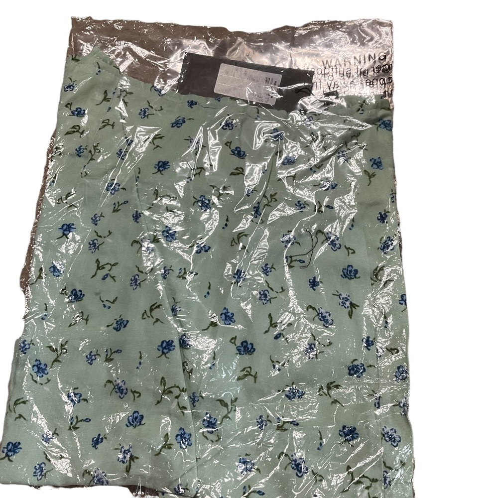 Motel Rocks NWT Green Pretty Petal Floral Sheny Mini Skirt - Picture 2 of 5